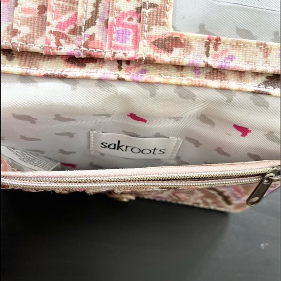 Sakroots Women’s Bi-Fold Wallet - Picture 4 of 9